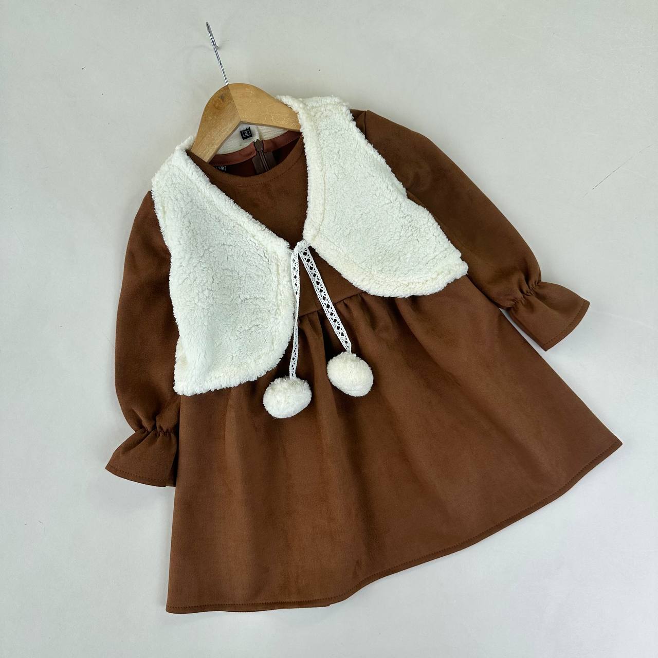 عکس سارافون با کت تدی عسلک - شماره 2