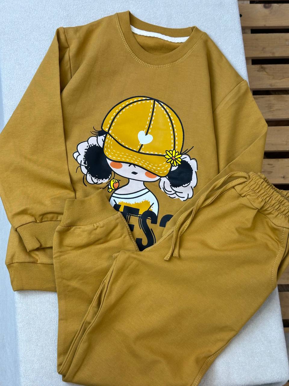 عکس بلوز شلوار دختر کلاهدار Yes - شماره 10