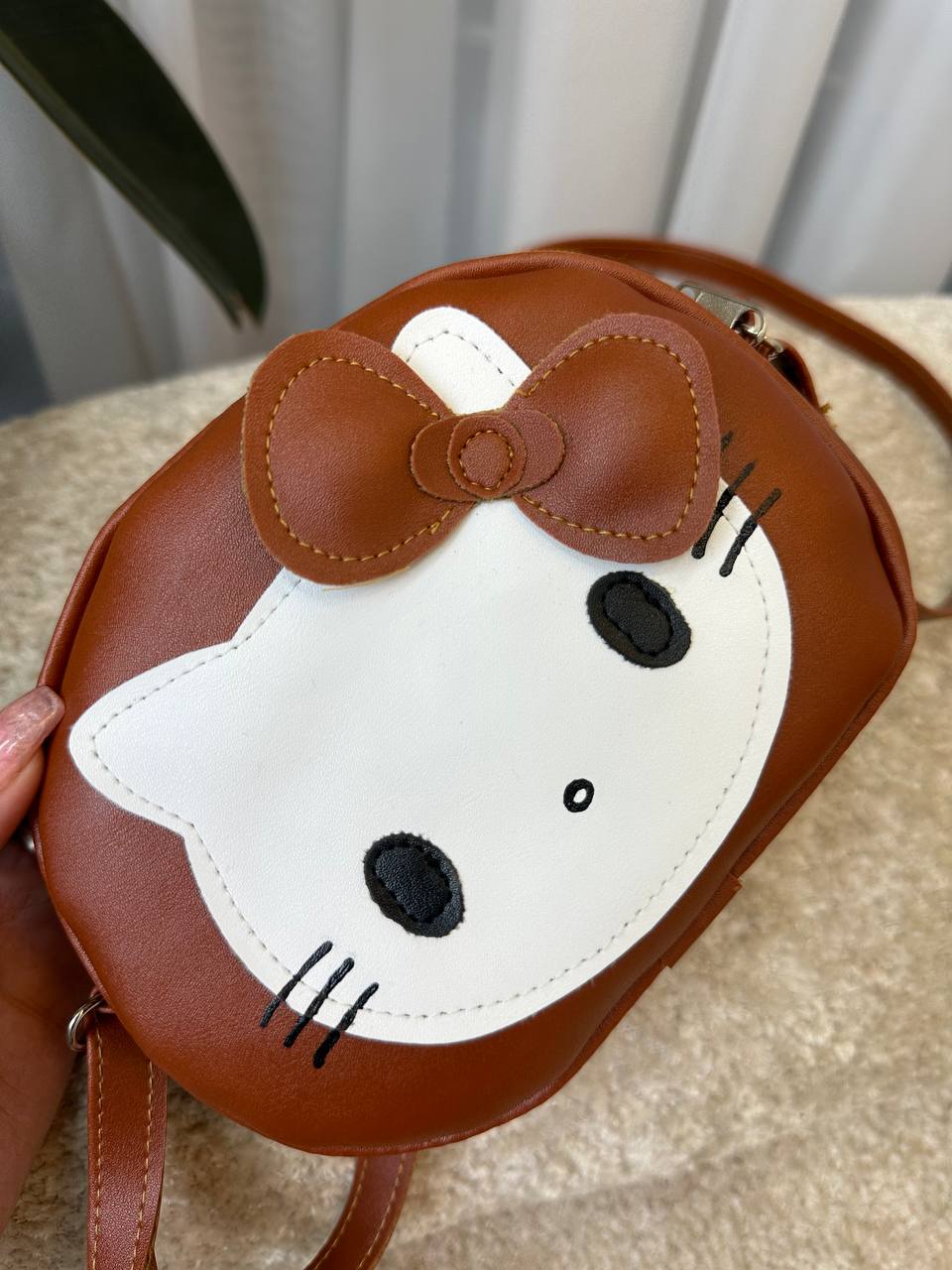 عکس کیف کج کیتی شکلاتی - شماره 3