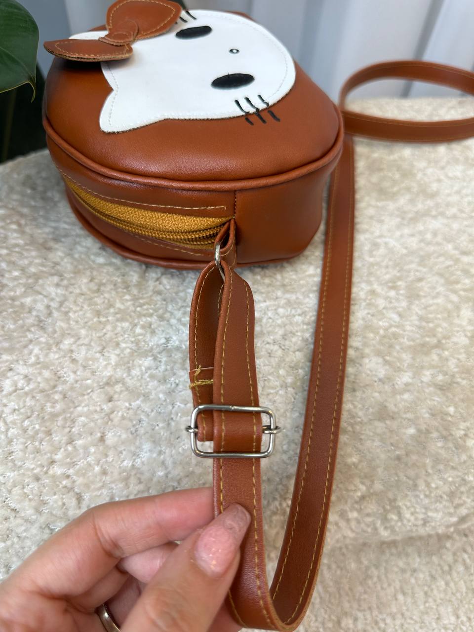 عکس کیف کج کیتی شکلاتی - شماره 4