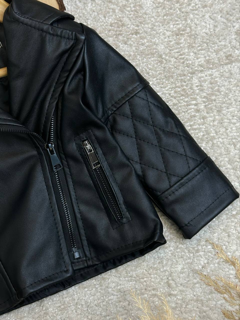 عکس کت چرم کراپی یکتا ویکی - شماره 3